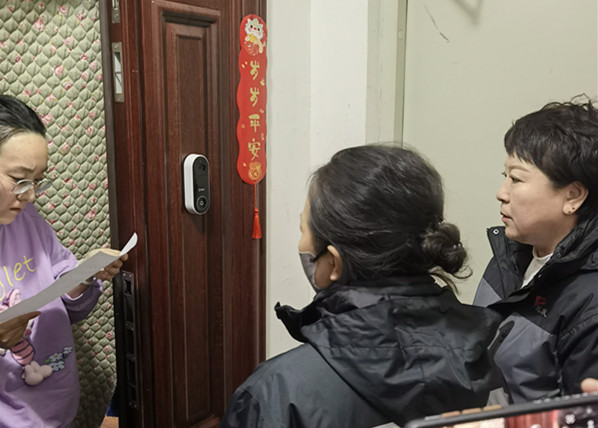 城發(fā)辛家營(yíng)分公司開展夜間“訪民問(wèn)暖”活動(dòng)2.jpg 城發(fā)辛家營(yíng)分公司開展夜間“訪民問(wèn)暖”活動(dòng)2.jpg