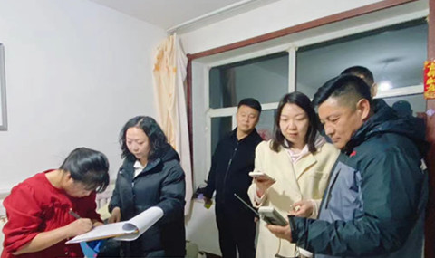 城發(fā)辛家營(yíng)分公司開展夜間“訪民問(wèn)暖”活動(dòng)1.jpg 城發(fā)辛家營(yíng)分公司開展夜間“訪民問(wèn)暖”活動(dòng)1.jpg